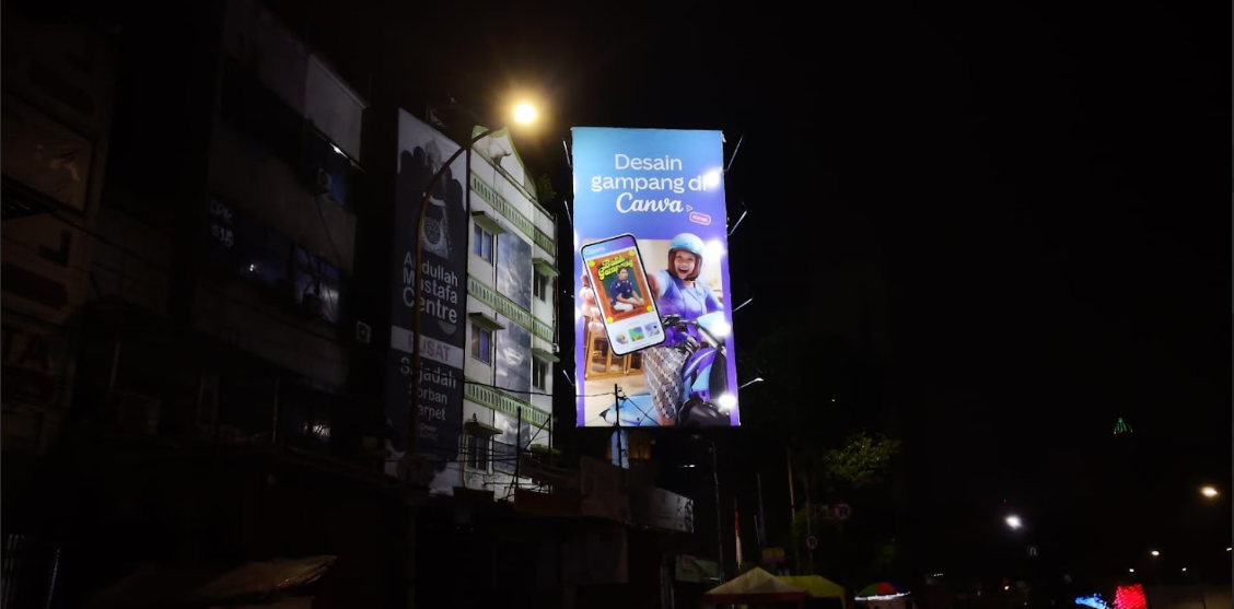billboard vs videotron
